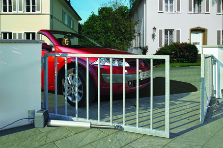 Automatischer Torantrieb für Zufahrtstor